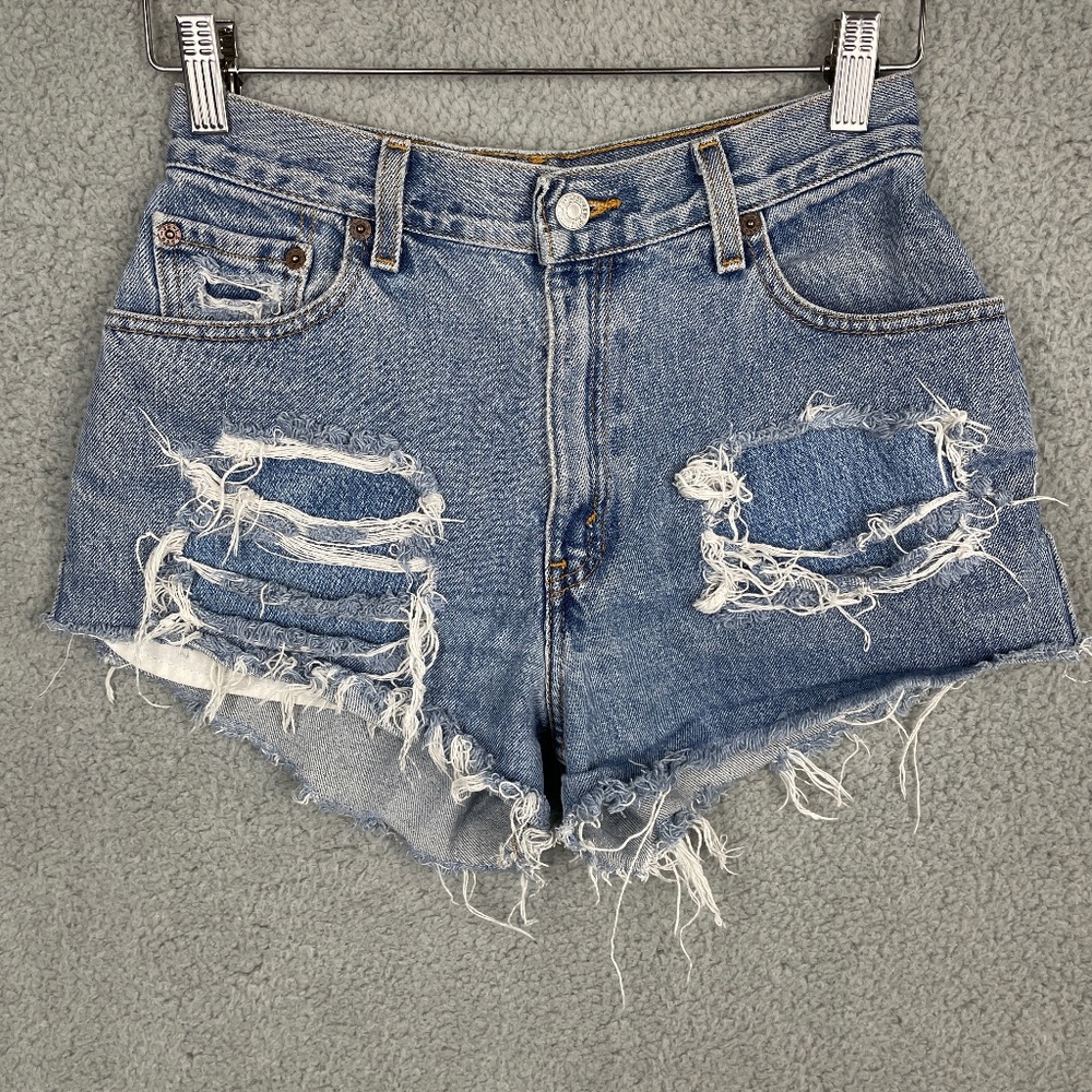 LEVI'S Shorts Womens 6 (26x2.5) 550 Relaxed Fit Cutoff Distressed Frayed Pockets